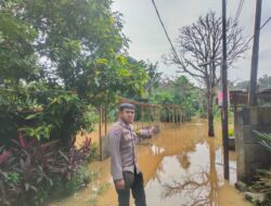 Babhinkamtibmas Polsek Serpong Polres Tangsel Lakukan Pengecekan Debit Air Kali Angke