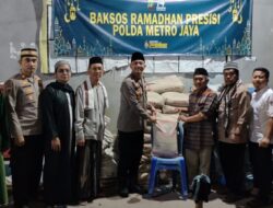Bansos Ramadhan Presisi Polsek Tambora Berikan 50 Sak Semen untuk Perbaikan Masjid Jami Al Mutaqien