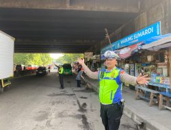 Kasat lantas Polres Tangerang Selatan Pantau Situasi Arus Mudik di Pos Pelayanan Bitung