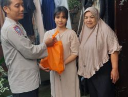 Kapolsek Ciputat Timur Berikan Santunan kepada Anak Yatim di Kelurahan Rengas