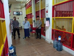 Kasat Tahti Polres Tangerang Selatan Pimpin Kegiatan Binrohtal untuk Tahanan