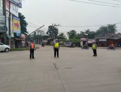 Unit Lalulintas Polsek Legok Lakukan Gatur lalin Rutin di Pertigaan LG