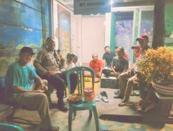 Sambangi Pos Ronda, Bhabinkamtibmas Berikan Himbauan Keamanan Lingkungan