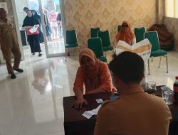Berlangsung Tertib Pembagian Beras Bulog di Kelurahan Kademangan Dipantau Bhabinkamtibmas