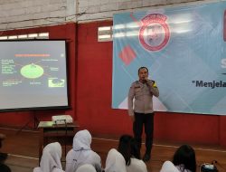 Bhabinkamtibmas Polsek Pamulang Sosialisasikan Bahaya Narkoba pada Siswa Baru SMK Link and Match