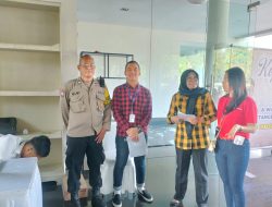 Bhabinkamtibmas Aiptu Helmy Budiman Hadiri Acara Donor Darah di Sport Club Cluster Vermont Parkland