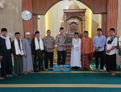 Kapolsek Pondok Aren Ajak Masyarakat Waspadai Kenakalan Remaja dan Bahaya Judi Online dalam Sholat Jumat Berjamaah