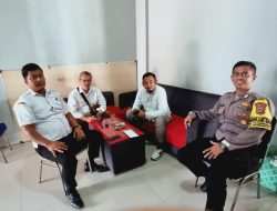 Bhabinkamtibmas Polsek Pagedangan Kunjungi Kantor Desa Pagedangan untuk Berikan Himbauan Kamtibmas