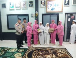 Cooling System Pilkada 2024, Kapolsek Legok Polres Tangerang Selatan Beri Bantuan Sembako ke Ponpes.