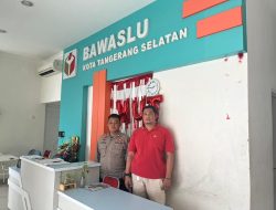 Pengamanan Kantor Bawaslu Kota Tangsel Oleh Personel Polsek Cisauk