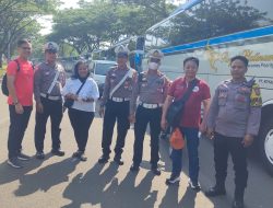 Polsek Serpong Laksanakan Pengamanan Keberangkatan Jemaat Gereja Santa Monika ke Gelora Bung Karno
