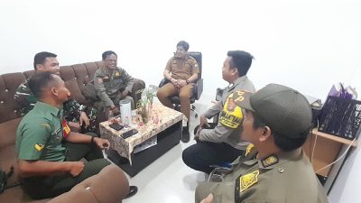 Koordinasi Bhabinkamtibmas, Babinsa, dan Satpol PP Cisauk Bahas Linmas Jelang Pilkada 2024