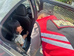 Respon Cepat Personel Sat Samapta, Tolong Korban Kecelakaan Tunggal