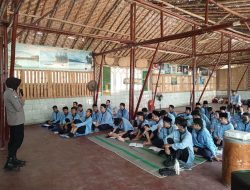 Latihan Dasar Kepemimpinan Siswa dan Sosialisasi Anti-Bullying di Kampung Rimbun
