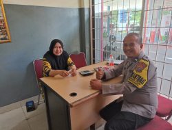 Bhabinkamtibmas Paku Jaya Bincang Santai dan Berikan Himbauan Kamtibmas di SPBU Graha Raya