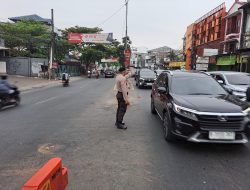 Pengaturan Lalu Lintas Pagi Hari oleh Unit Samapta Polsek Ciputat Timur Berjalan Lancar
