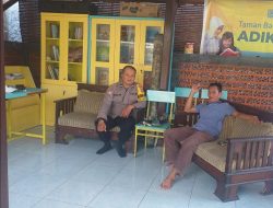 Bhabinkamtibmas Kelurahan Pakujaya Sambangi Warga di Kampung Kayu Gede