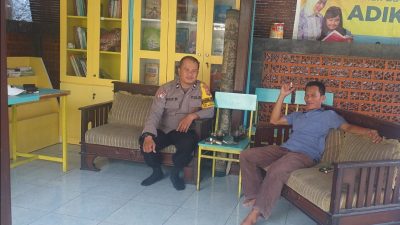Bhabinkamtibmas Kelurahan Pakujaya Sambangi Warga di Kampung Kayu Gede