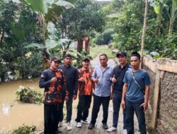 Pemuda Pancasila PAC Pagedangan Terjun Langsung Bantu Banjir Di Desa Karang Tengah