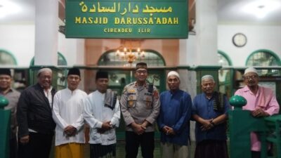 Kapolsek Ciputat Timur Sambangi Masjid Darussadah, Pererat Silaturahmi dan Jaga Kamtibmas