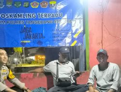 Perkuat Keamanan Lingkungan, Bhabinkamtibmas Bencongan Indah Cek Poskamling Terpadu Bersama Warga