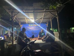 Sambang Pos Kamling Terpadu, Bhabinkamtibmas Sukabakti Ajak Warga Perkuat Keamanan Lingkungan