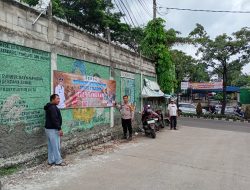 Cegah Tawuran Sejak Dini, Bhabinkamtibmas Ciater Pasang Spanduk STOP Tawuran
