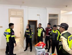 Respons Cepat Layanan 110, Polsek Kelapa Dua Bantu WNA Sakit Kritis ke Rumah Sakit