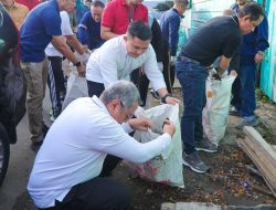 Menteri LH Bersama Benyamin-Pilar Bersihkan Sampah di Jalan Raya Serpong Tangsel