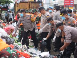 Polres Tangsel Bersama Kodim 0510/Tigaraksa Laksanakan Korve Pembersihan Sampah di Curug
