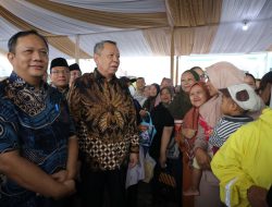 Benyamin Buka Bazar Ramadan di Pondok Aren Tangsel, 11.000 Paket Sembako Murah Diserbu Warga Meski Kondisi Hujan