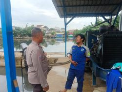 Sinergi Polisi dan Petugas Pompa Air, Cegah Genangan di Kawasan Pesing Garden