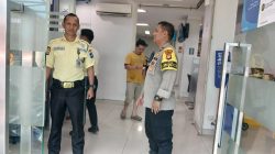 Jaga Kamtibmas, Bhabinkamtibmas Jelambar Koordinasi dengan Petugas Keamanan Bank