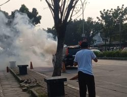 Mobil Pribadi Terbakar di Bundaran Unpam, Damkar Bergerak Cepat Padamkan Api