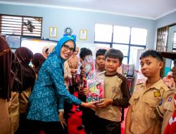 Peringati Hari Anak Nasional, DWP Tangsel Bagikan Ratusan Paket Alat Tulis dan Edukasi Siswa Cegah Bullying