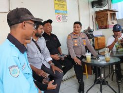 Dukung Program Kapolda Metro Jaya, Polsek Kalideres Sambangi Petugas Parkir Hari Hari Swalayan Melalui Program “Jaga Jakarta On The Spot